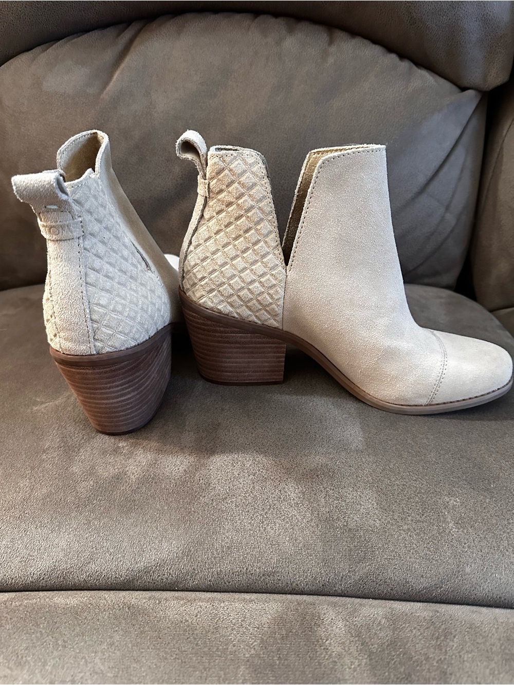 Toms Women's Suede Everly Booty in Cream